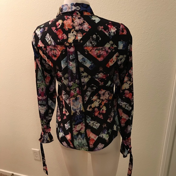 Nicole Miller long-sleeve buttoned down blouse - Picture 6 of 6